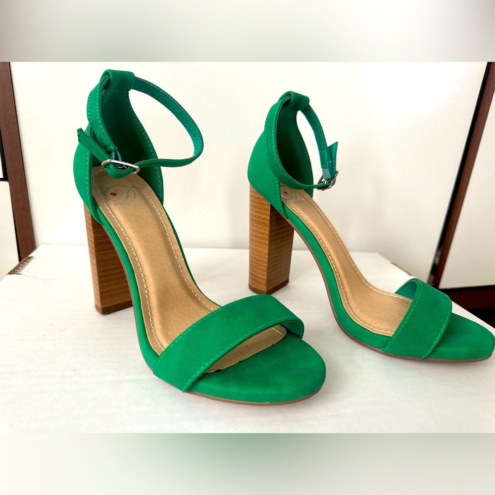 Green heel sandal size 6
